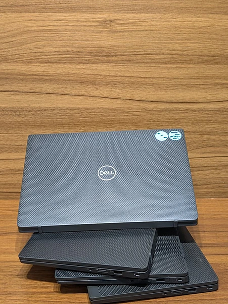 Dell Latitude 7400 Intel Core i7 8th Generation 16GB 256GB SSD laptop image 1
